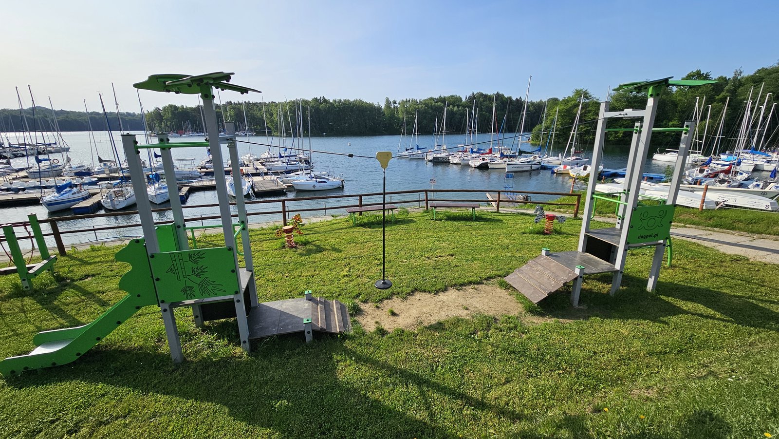 Plac zabaw nad mariną